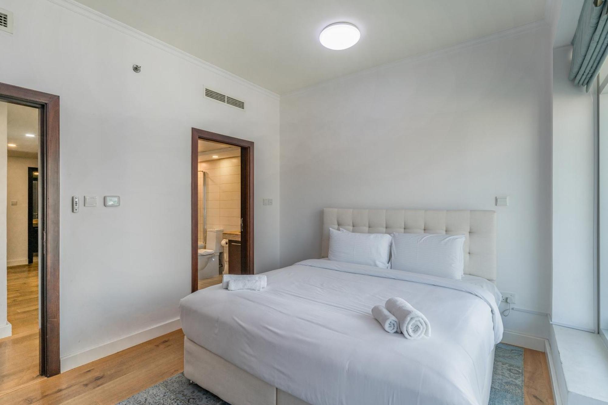 Chic 2Br Apartment, Prime Location Near Dubai Mall - Allsopp&Allsopp Eksteriør billede