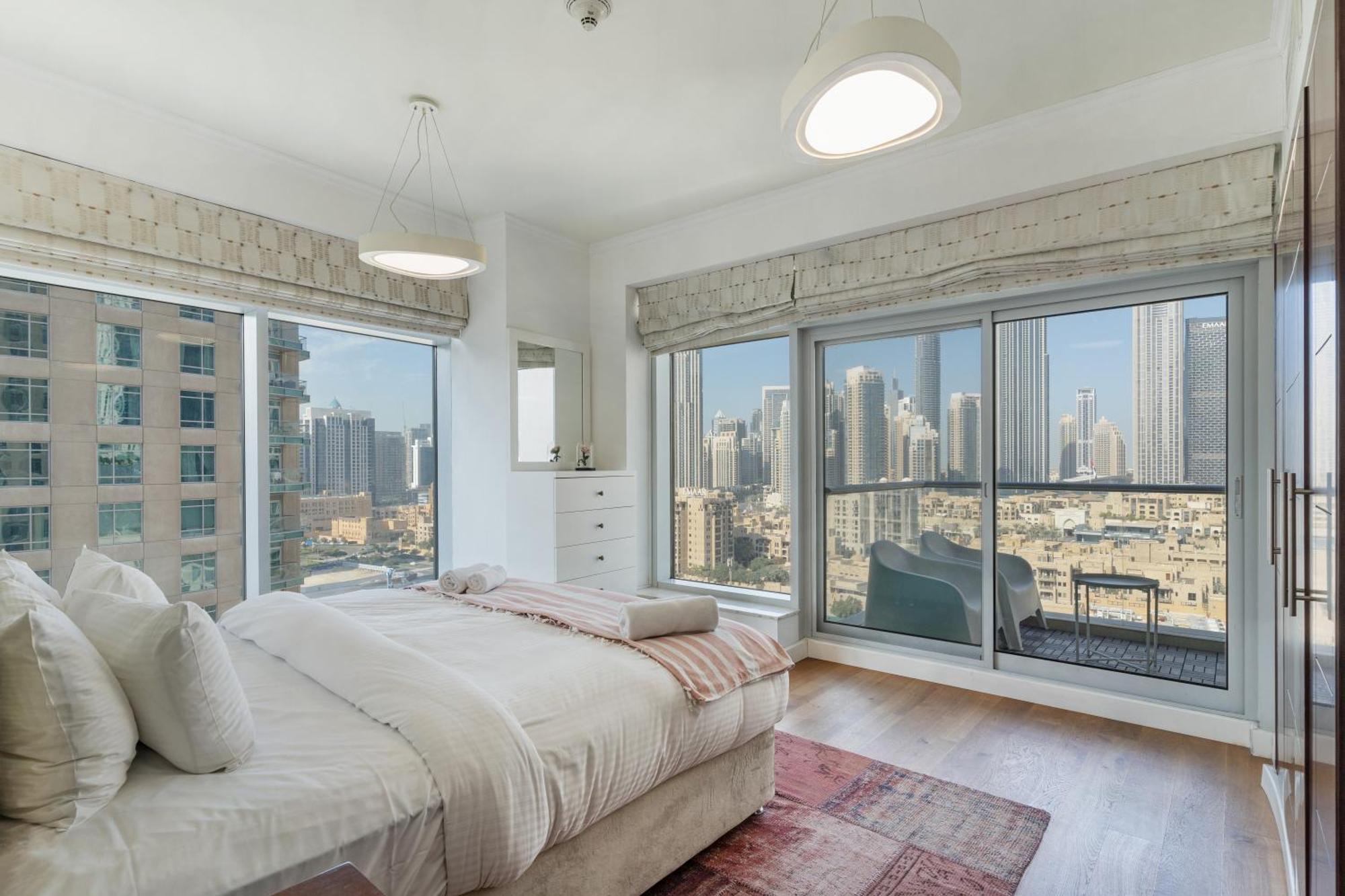 Chic 2Br Apartment, Prime Location Near Dubai Mall - Allsopp&Allsopp Eksteriør billede